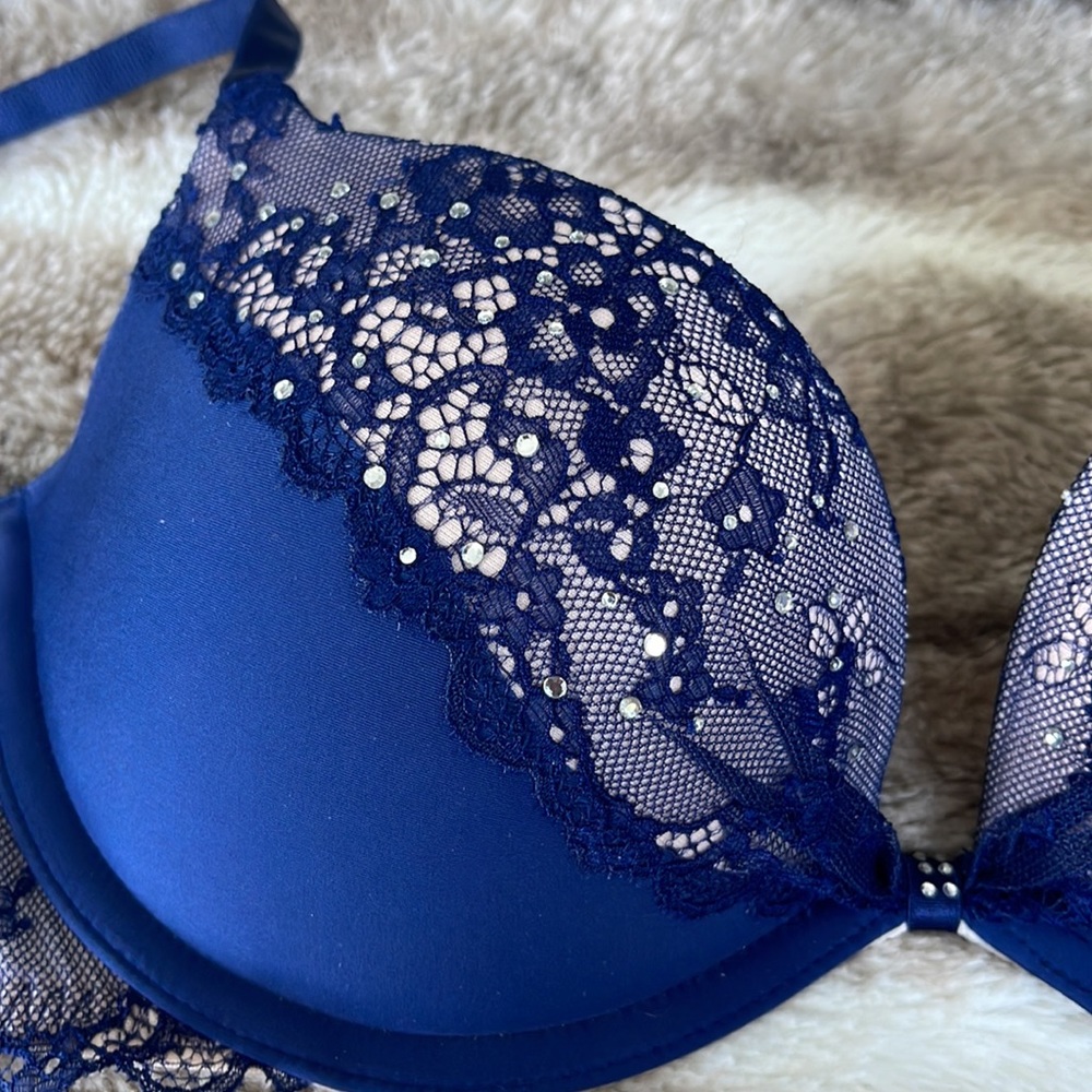 Victoria’s Secret Lace/Rhinestone embellished Push-up Demi Bra 32C - Picture 2 of 4